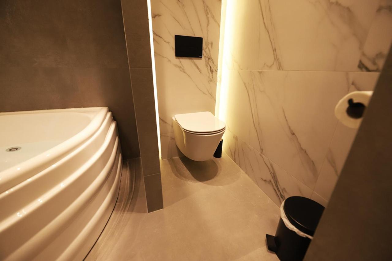K58 Luxury Apartment Monastiraki Metro Station Acropolis Jacuzzi Athens Ngoại thất bức ảnh