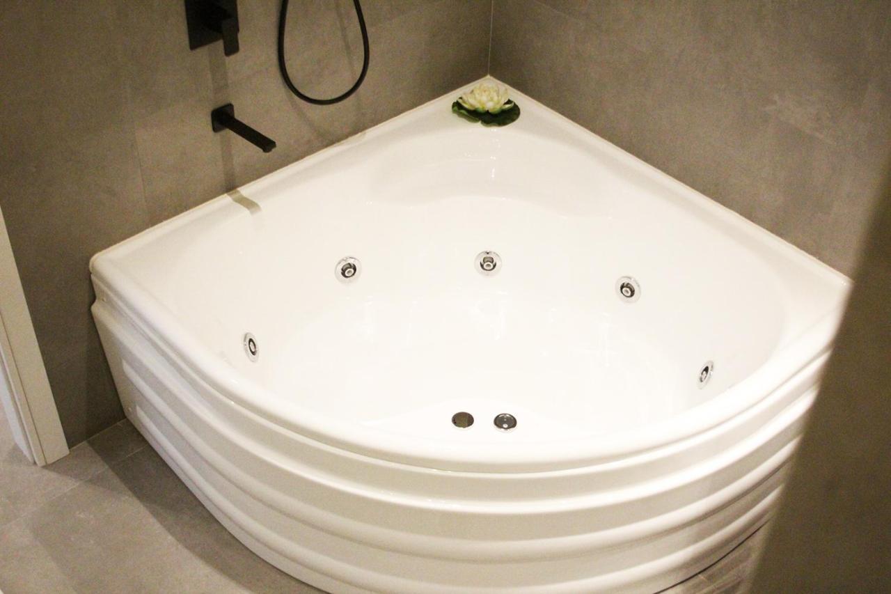 K58 Luxury Apartment Monastiraki Metro Station Acropolis Jacuzzi Athens Ngoại thất bức ảnh