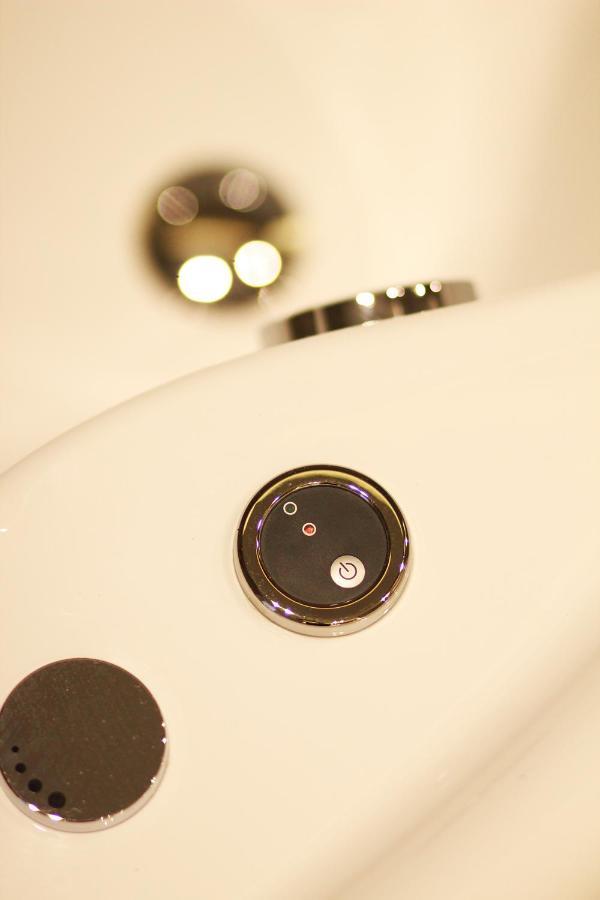 K58 Luxury Apartment Monastiraki Metro Station Acropolis Jacuzzi Athens Ngoại thất bức ảnh