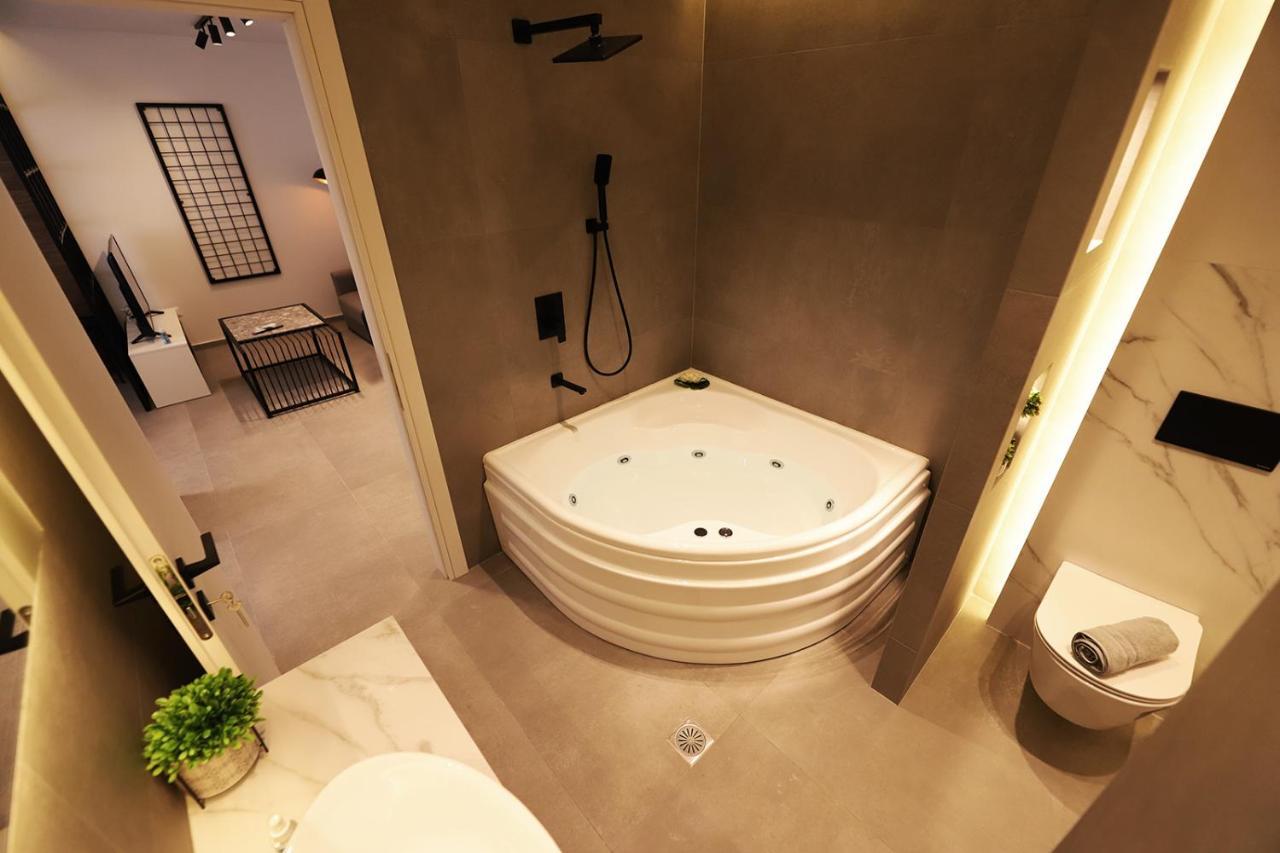K58 Luxury Apartment Monastiraki Metro Station Acropolis Jacuzzi Athens Ngoại thất bức ảnh